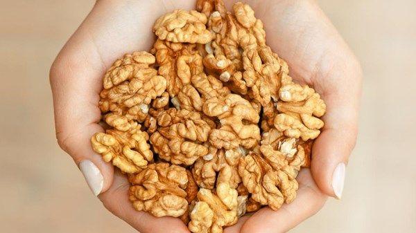 دراسة: تناول الجوز يُحسّن سرعة رد الفعل في المهام المعرفية