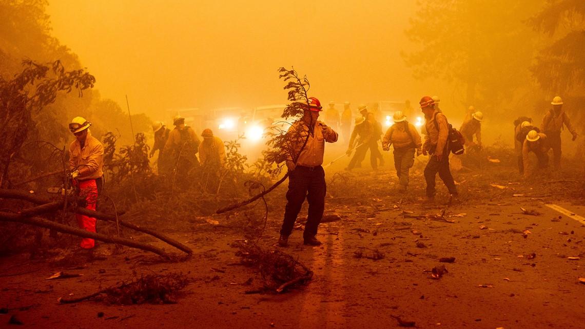 ٥ ھەزار ئەندامی تیمەکانی ئاگرکوژێنەوە ھەوڵی کۆنترۆڵکردنی ئاگرەکەی کالیفۆرنیا دەدەن