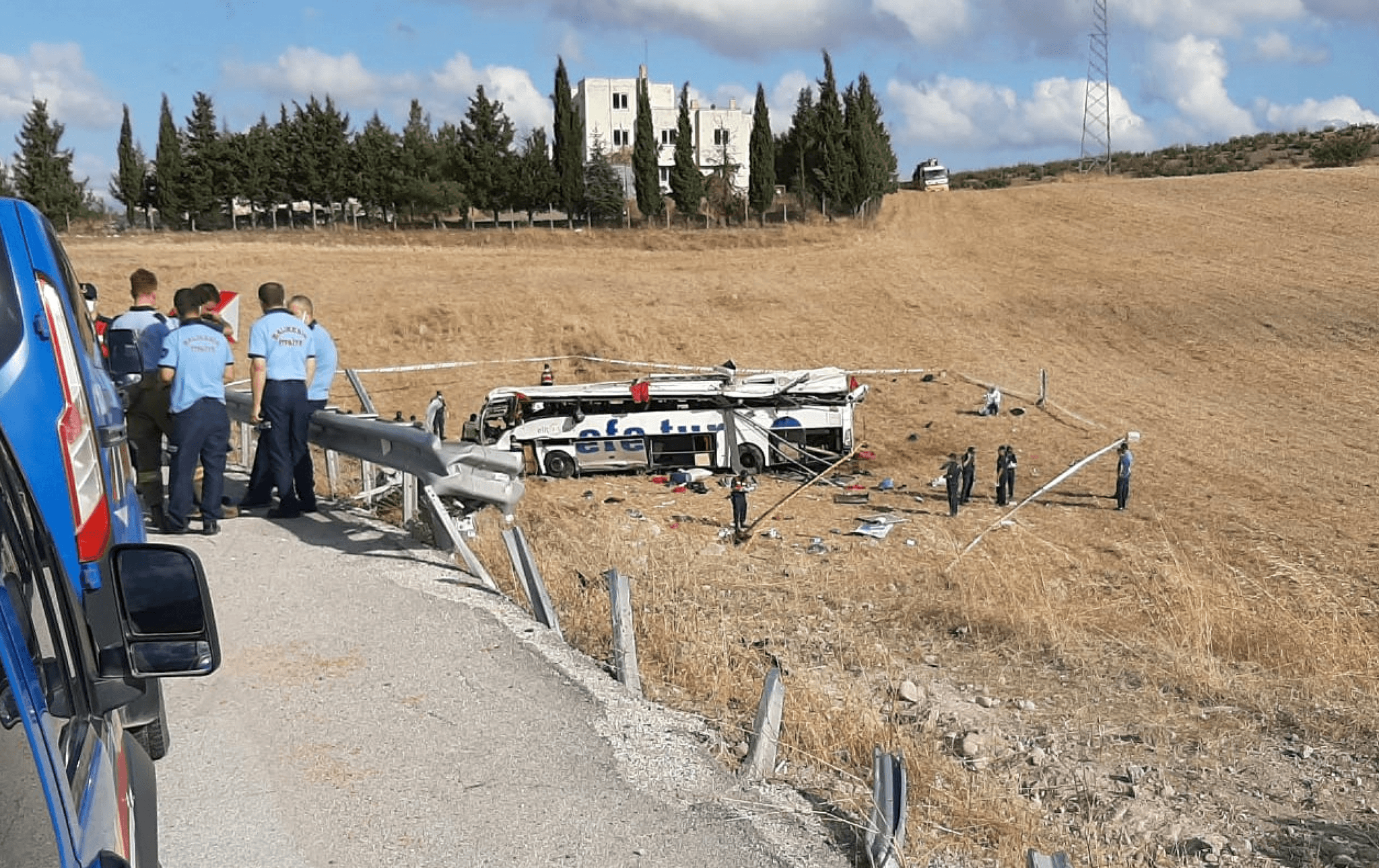 بەھۆی رووداوێکی ھاتوچۆ لە تورکیا ١٤ کەس گیانیان لەدەستدا