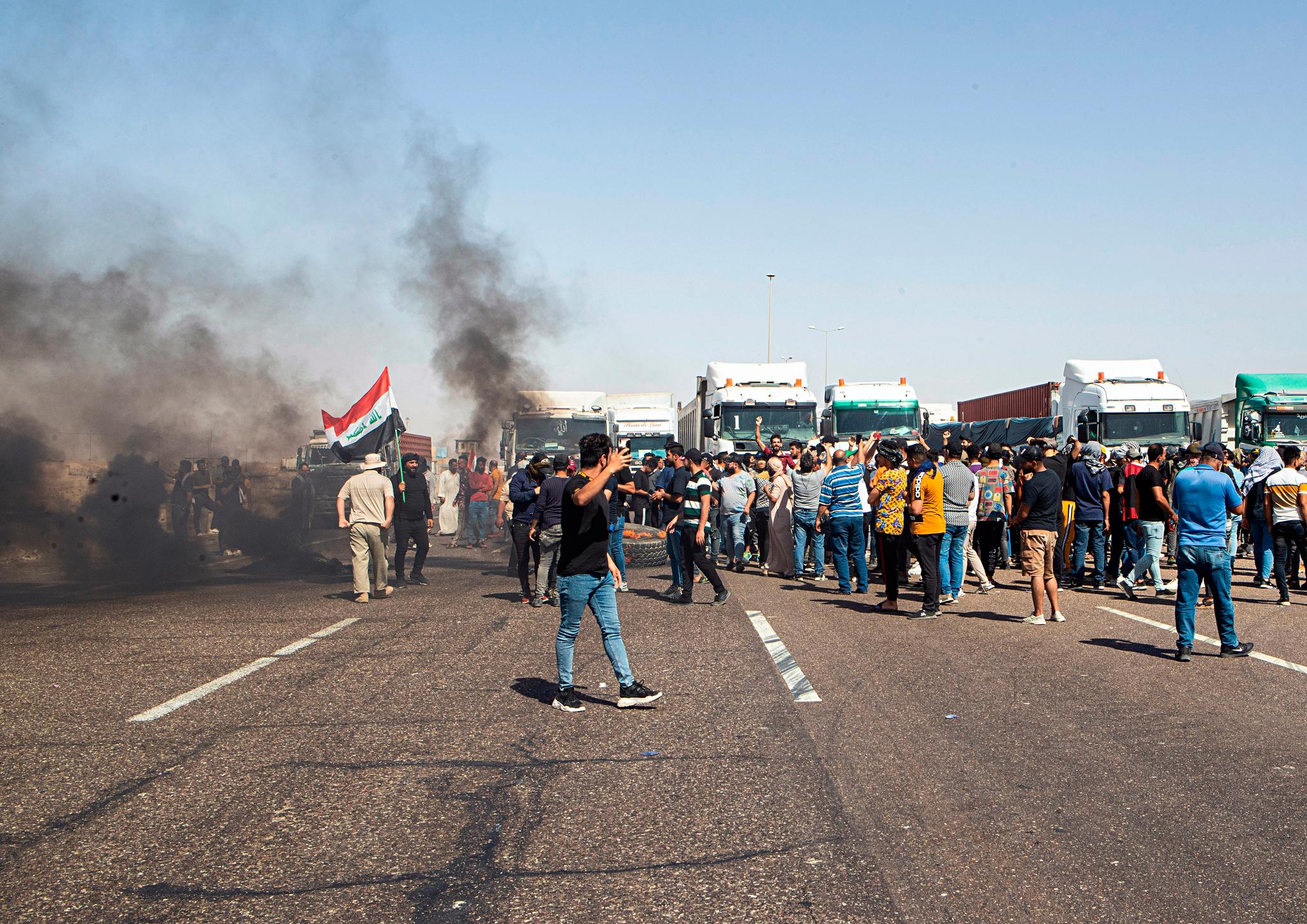 Iraqis take to the streets over power blackouts 