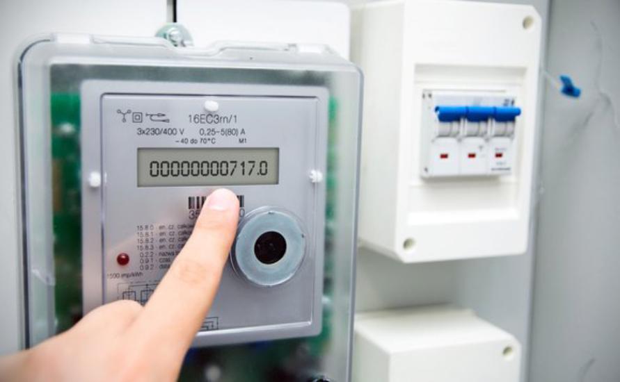 ئومێد ئەحمەد: بە گەڕاندنەوەی قەرزەکان دەتوانین چەند پڕۆژەیەکی نوێی کارەبا بنیاتبنێین 