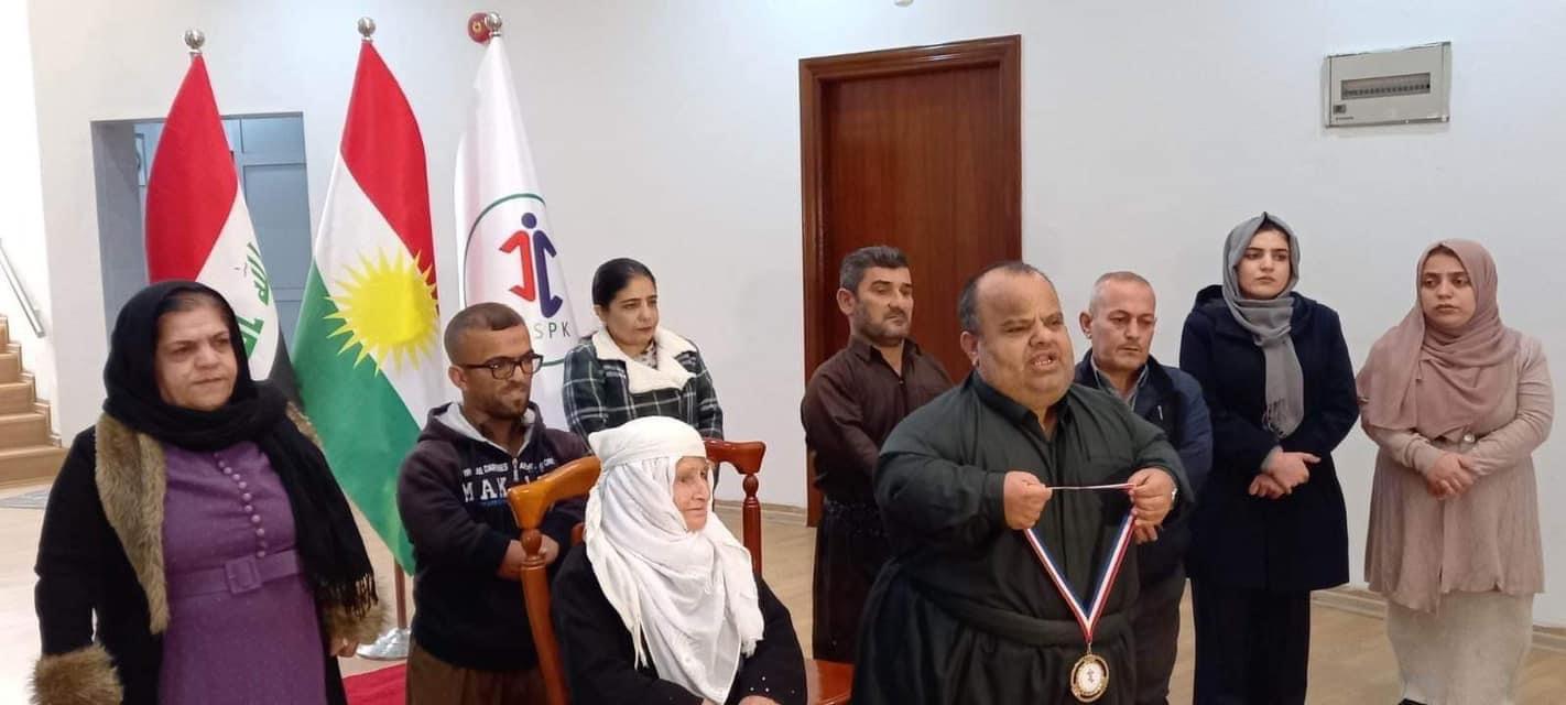 سەرۆکی کۆمەڵەی کورتەباڵاکانی کوردستان و دەستەی باڵا کۆنگرەیەکی ڕۆژنامەوانیمان سازکرد 