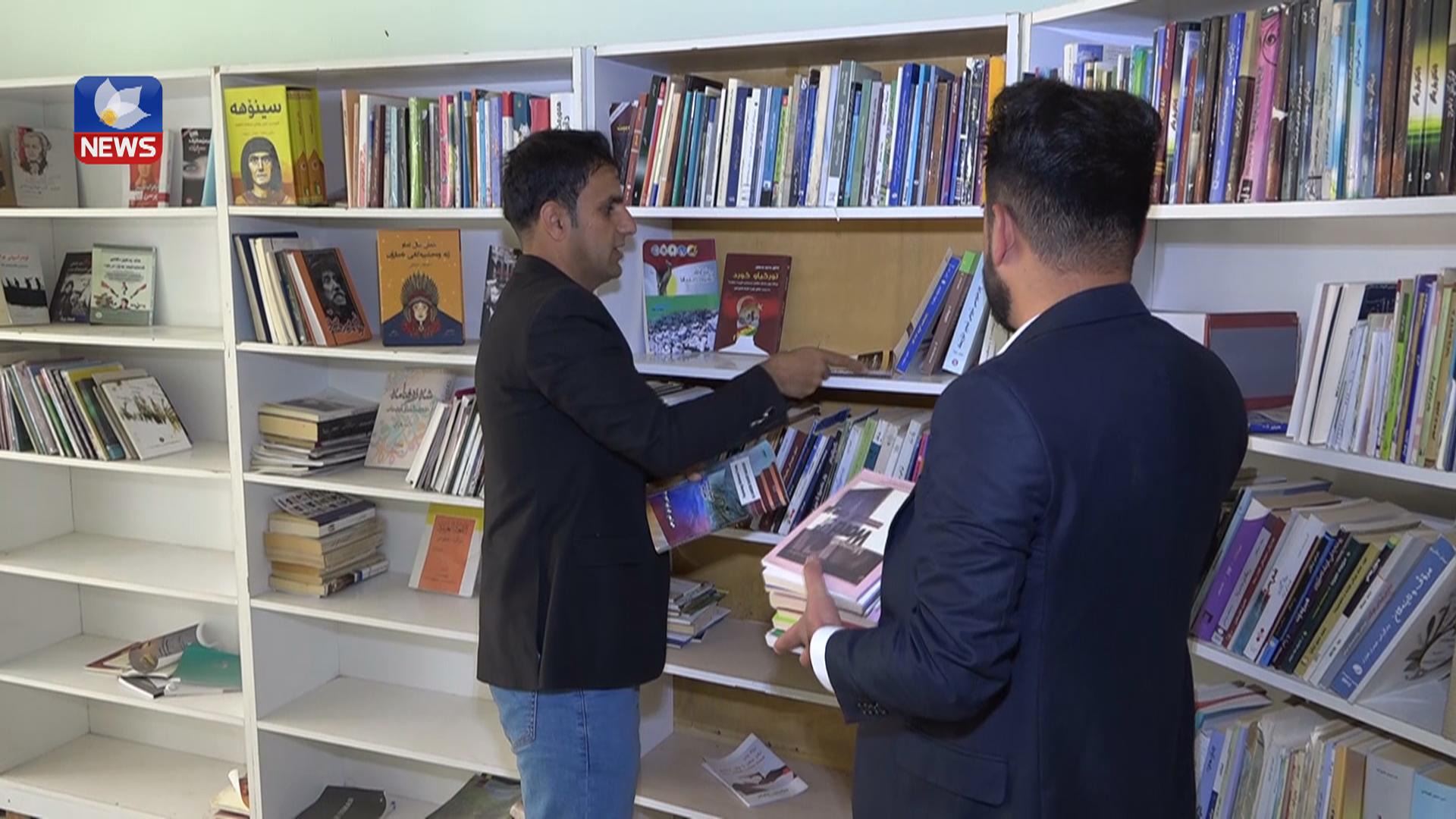 ژمارەیەک گەنجی کەڵەکین لەسەر ئەرکی خۆیان کتێبخانەیەکیان دامەزراندووە