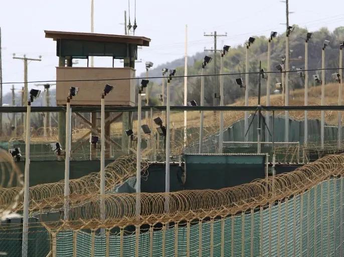 أول طائرة أمريكية تصل الى غوانتانامو تقل مهاجرين مرحلين