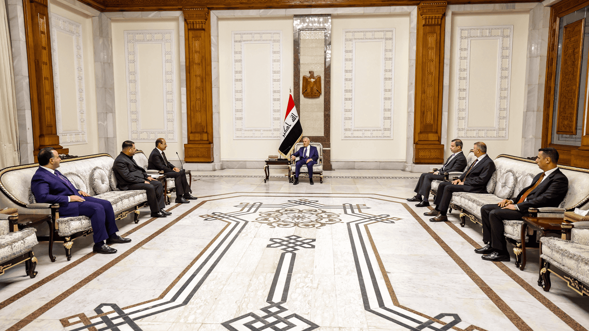 سەرۆک کۆمار مەرسوومی کۆماری تایبەت بە دامەزراندنی پارێزگارانی بەغداد و واست رادەستی پارێزگارە نوێیەکان کرد