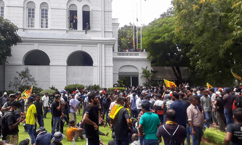 بەھۆی فشاری خۆپیشاندەرانەوە سەرۆکی سریلانکا ھەڵات