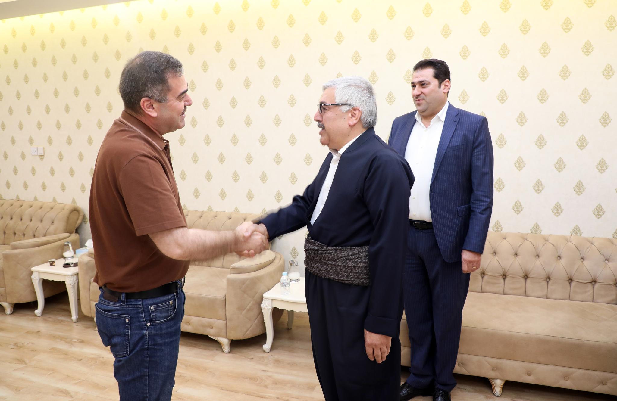 ئەمین بابەشێخ پێشوازی لە سکرتێری حزبی رزگاریی کوردستان دەکات