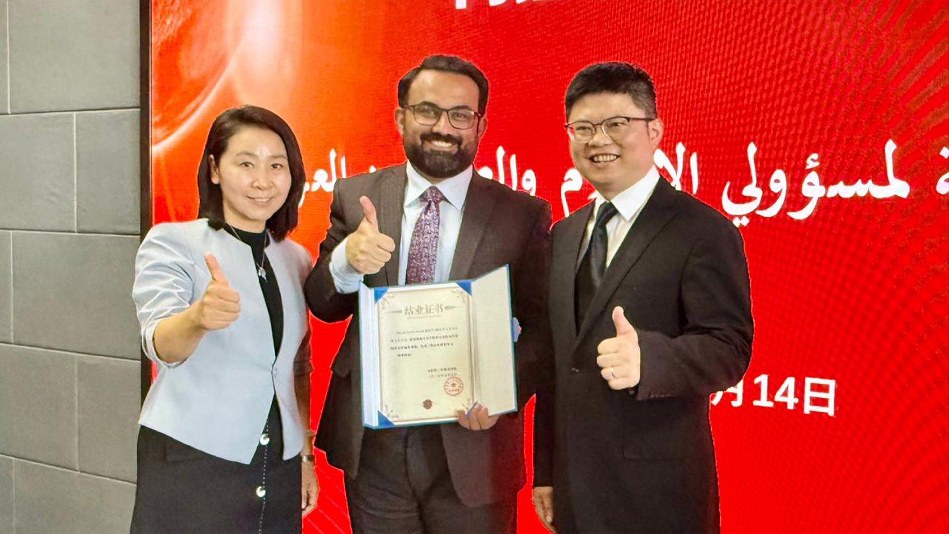 لە زانکۆیەکی چین بڕوانامەی رێزلێنان بەخشرایە رۆژنامەنوسێکی دەزگای میدیایی کوردسات 