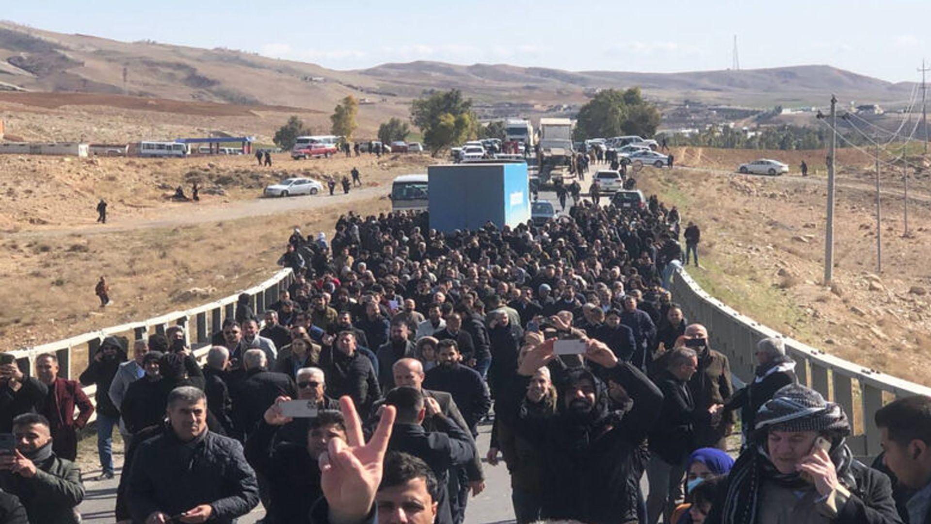 رێگە لە مامۆستایان و فەرمانبەران دەگیرێت نزیکی بازگەی دێگەڵە ببنەوە