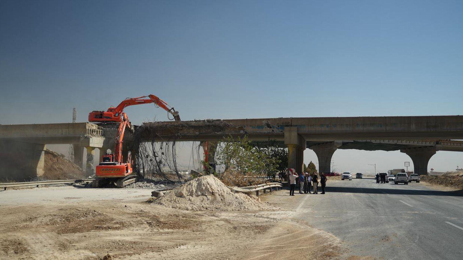 پردە کۆنەکەی تاسڵوجە دەڕوخێندرێت و گەورەترین پرد لە جێگەی دروست دەکرێت