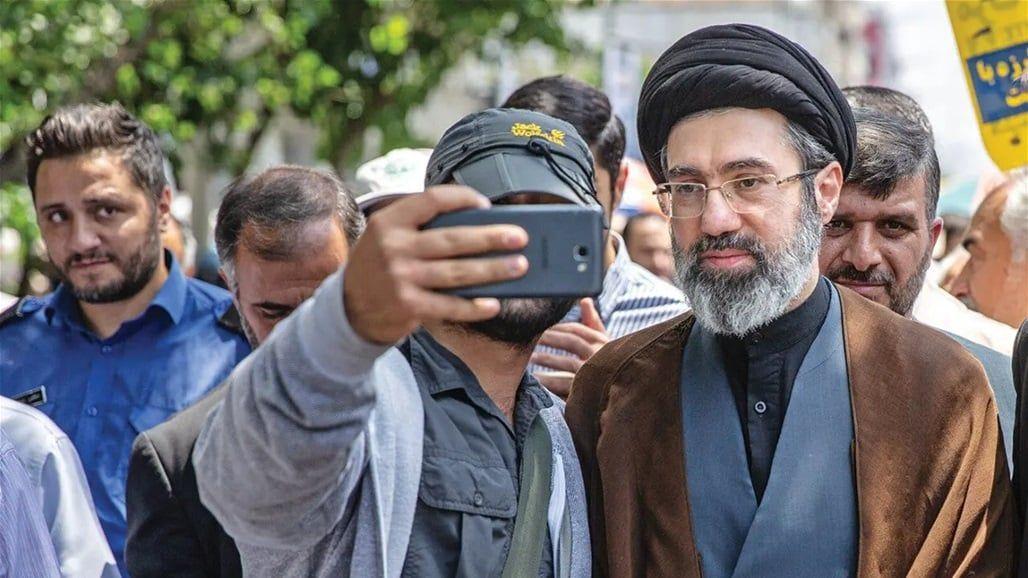 صحيفة إيرانية: الخامنئي يعارض توريث منصبه لأحد أبنائه