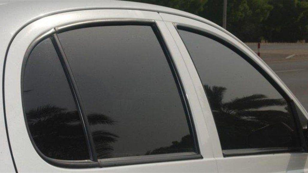 لماذا يُمنع المواطنون من تظليل سياراتهم ويُسمح للمسؤولين؟