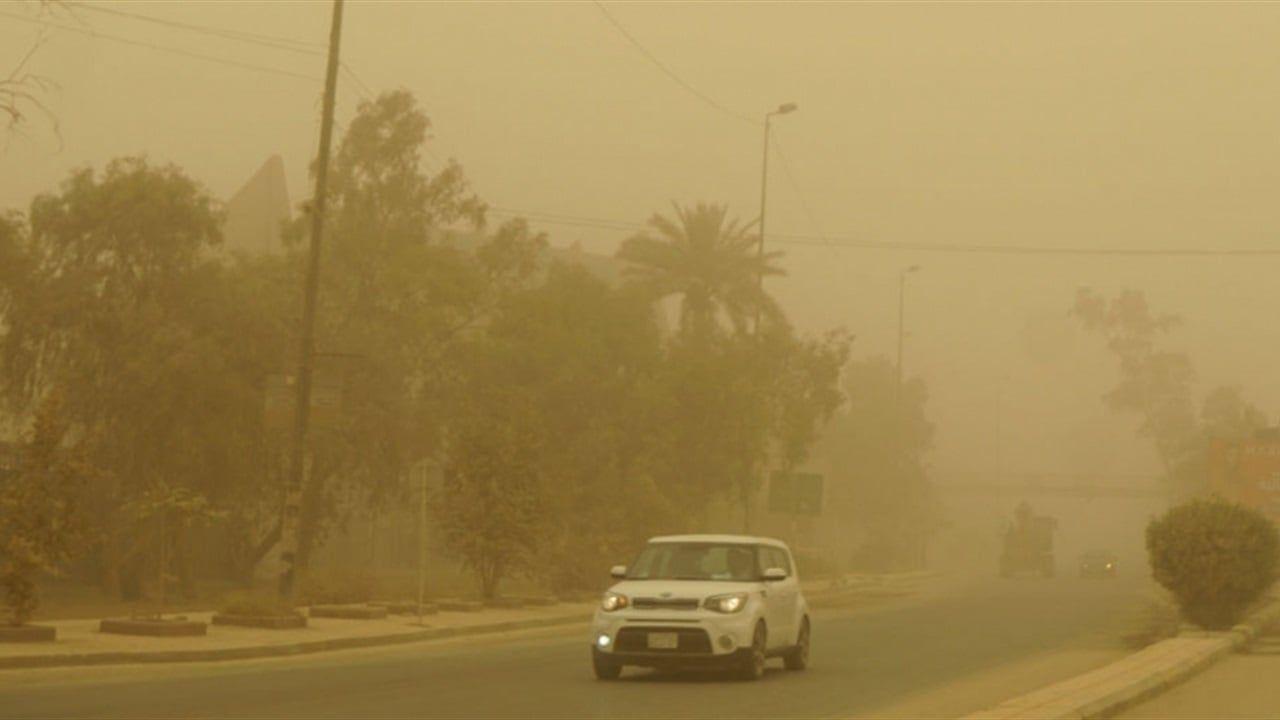 طقس العراق.. موجة غبار تقلب اجواء البلاد الى صفراء