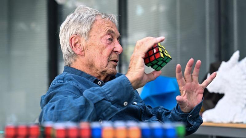 50 عاما على اختراع مكعب روبيك.. اللغز الذي أصبح أيقونة عالمية
