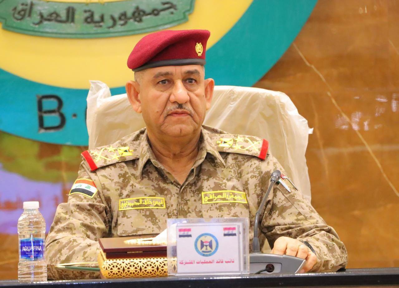 القيادة العسكرية الفرنسية يمنح احد الشخصيات العراقية العسكرية وسام الشرف