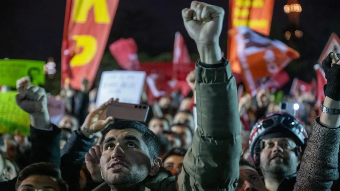 خۆپیشاندان لە تورکیا دژ بە دەستگیرکردنی ئیمامئۆغلۆ بەردەوامە