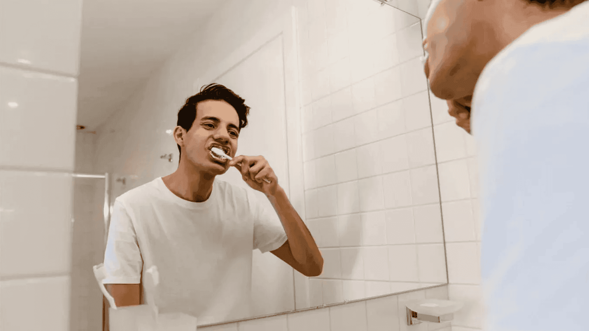 توێژینەوەیەکی نوێ: مووی مرۆڤ کاریگەری لەسەر مینای ددان هەیە