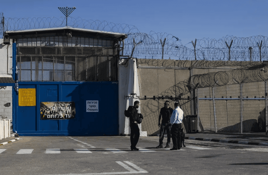 السلطات الاسرائيلية تمنع سجين اسرائلي من الخلوة الشرعية مع زوجته