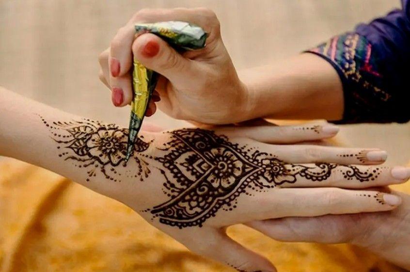 الحناء.. تدخل بقائمة اليونسكو التمثيلية للتراث الثقافي غير المادي