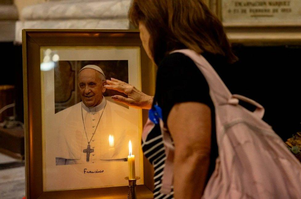 بعد رقوده في المستشفى.. البابا فرنسيس: صلوا من أجلي