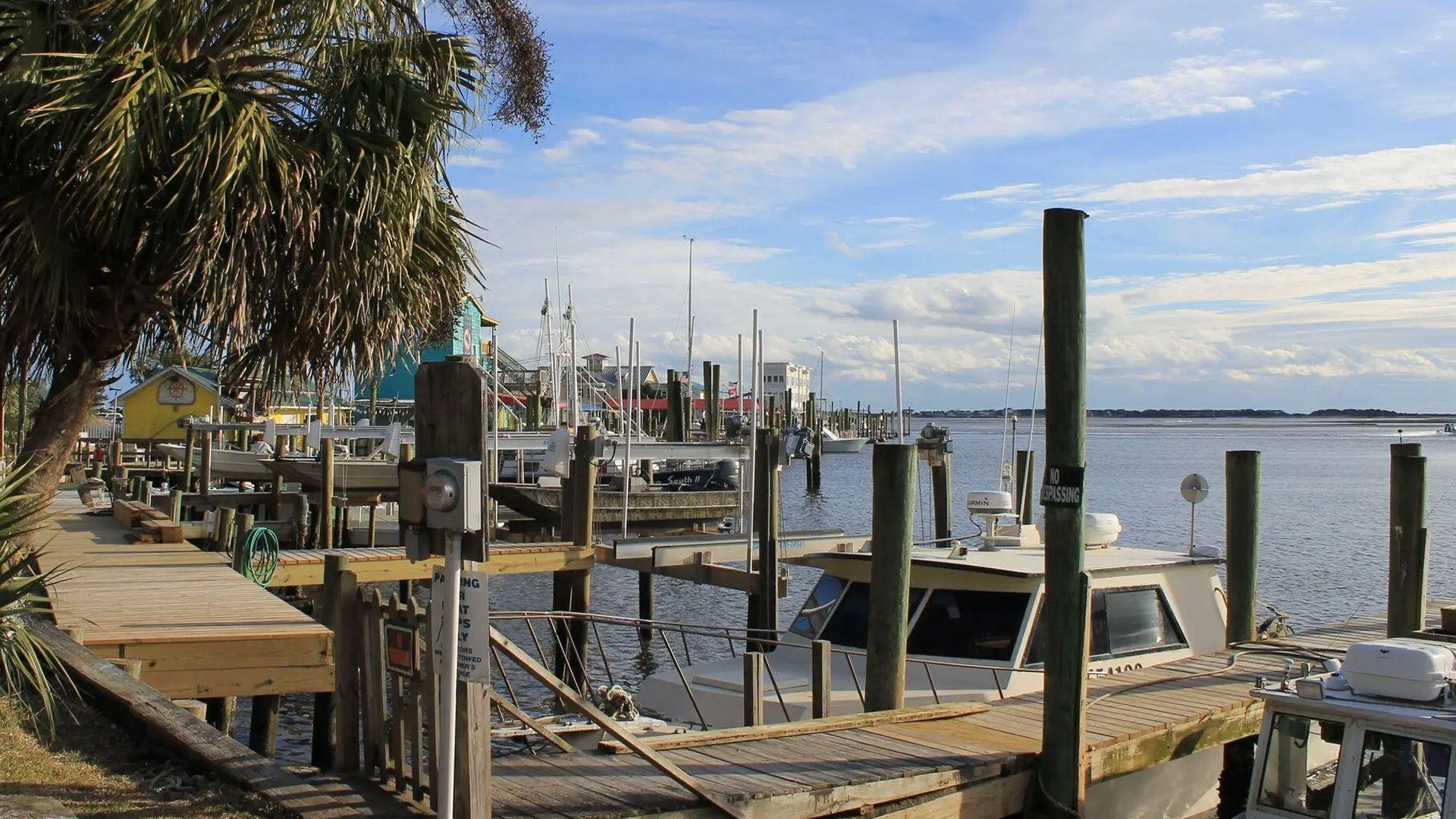 لە روداوێکی تەقەکردندا لە ویلایەتی کارۆلاینا ژمارەیەک کەس کوژران نزیکەی 10 کەسیش برینداربوون