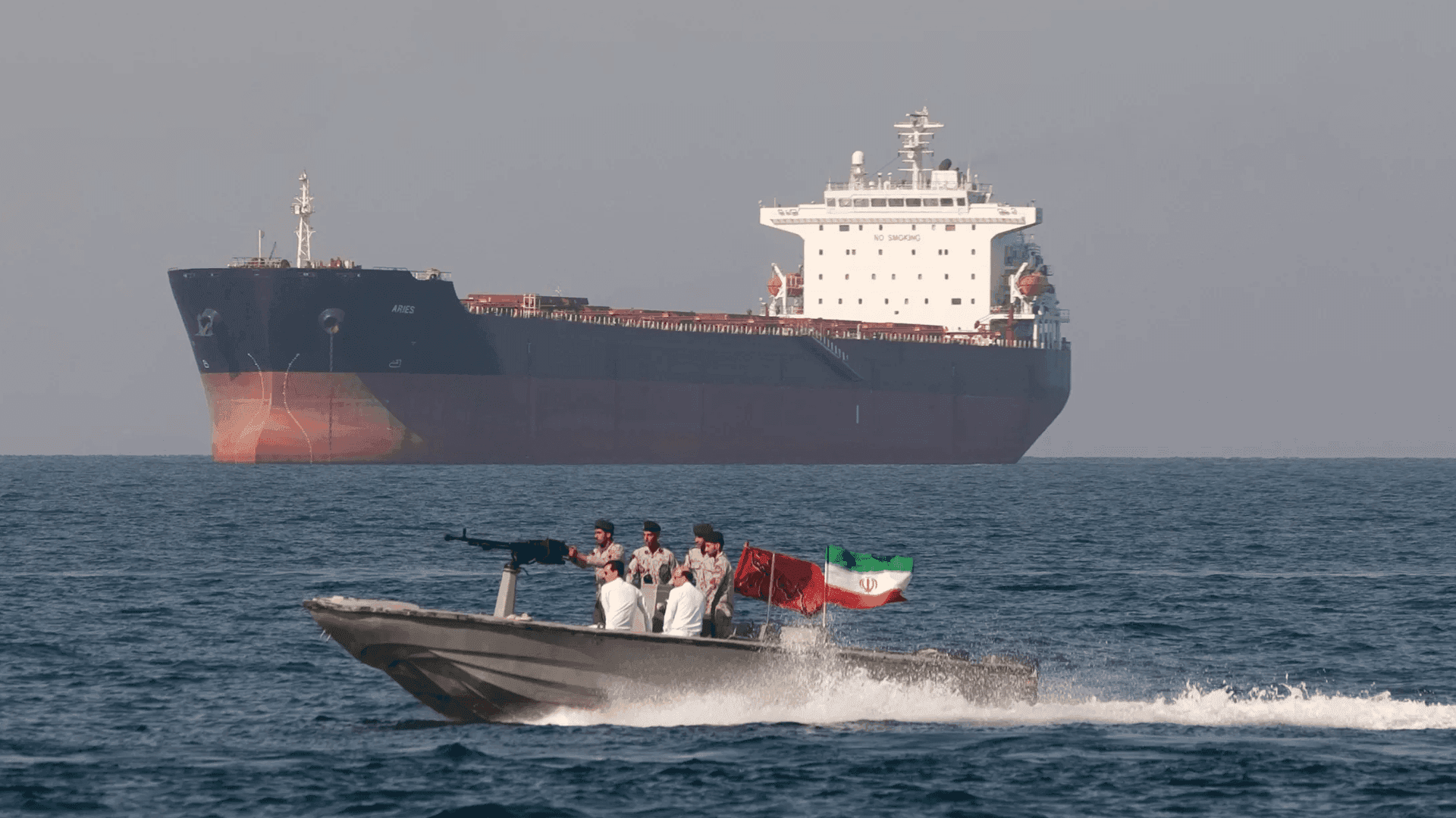 بارەگای خاتەمولئەنبیا: گەروی هورمز شوێنی یاریکردنی ئەمریکا نییە