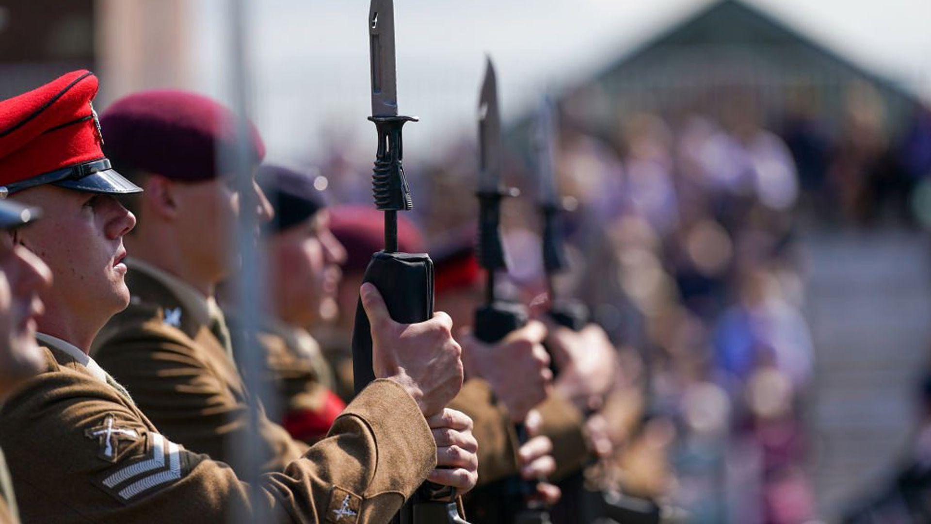 بەریتانیا بە پلانێک دەیەوێت گەنجانی خوار 25 ساڵ بهێنێتەوە بۆ ناو ریزەکانی سوپا