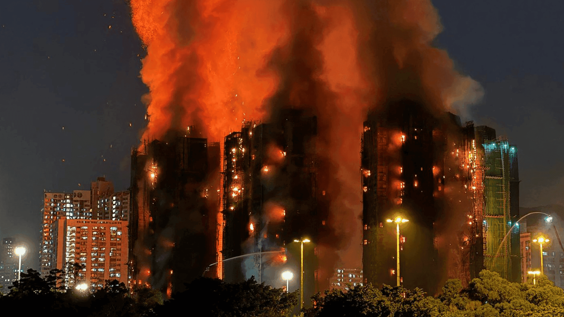 بامبۆ ئاگری لە هۆنگ کۆنگ بەرداوە