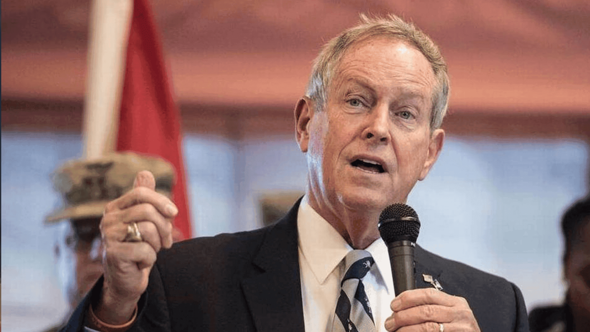 ئەندامێکی کۆنگرێسی ئەمریکا: پوتن تاوانباری جەنگە و دەبێت بنکە سەربازییەکانی روسیا لە سوریا دەربکرێن