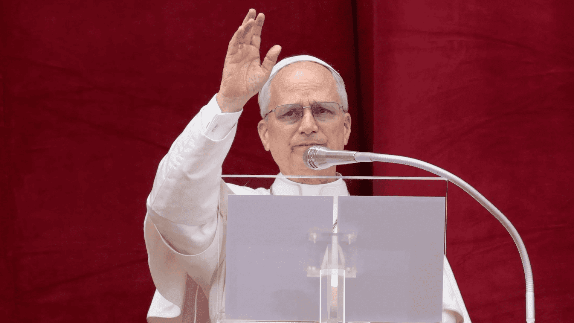 پاپا لیۆ بۆ گەنجان: رێگە مەدەن زیرەکی دەستکرد جێگەی بیرکردنەوەتان بگرێتەوە