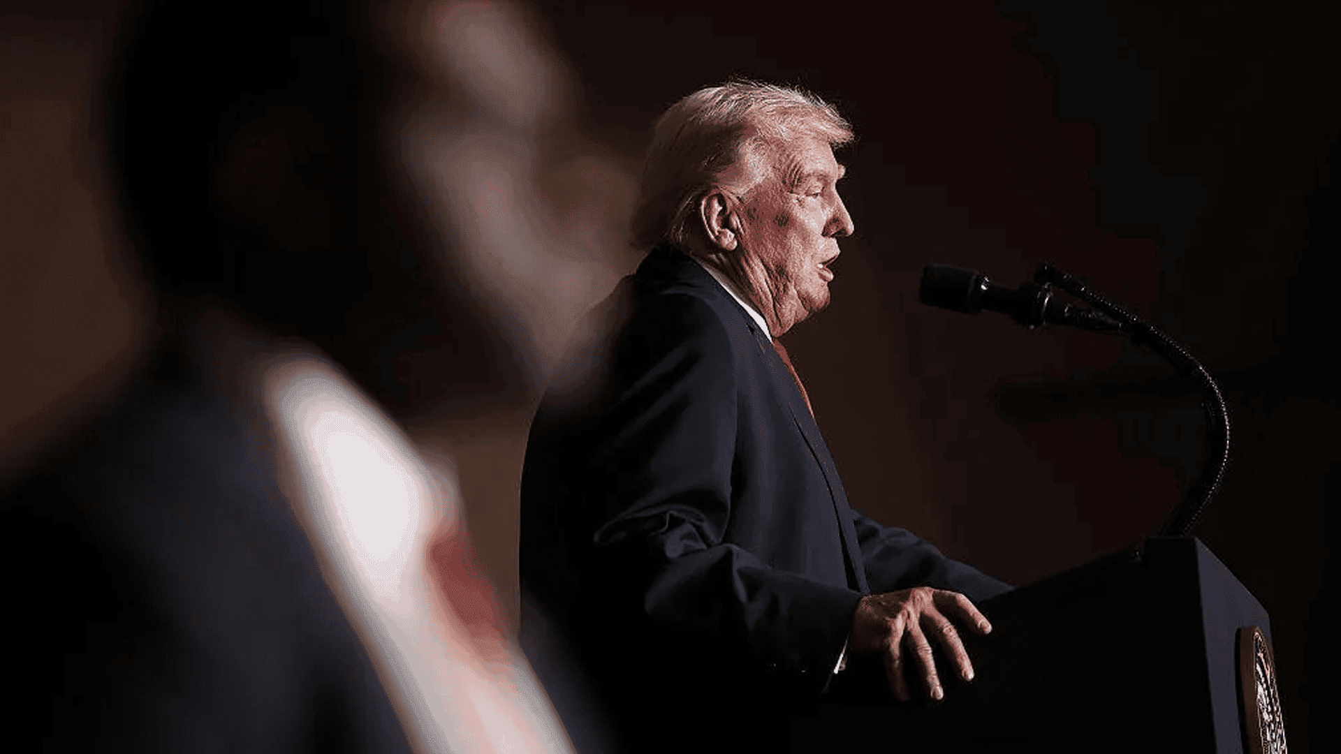 ترەمپ بۆ ئێران: هێزێکی دەریایی گەورە بەرەو ئێوە دێت