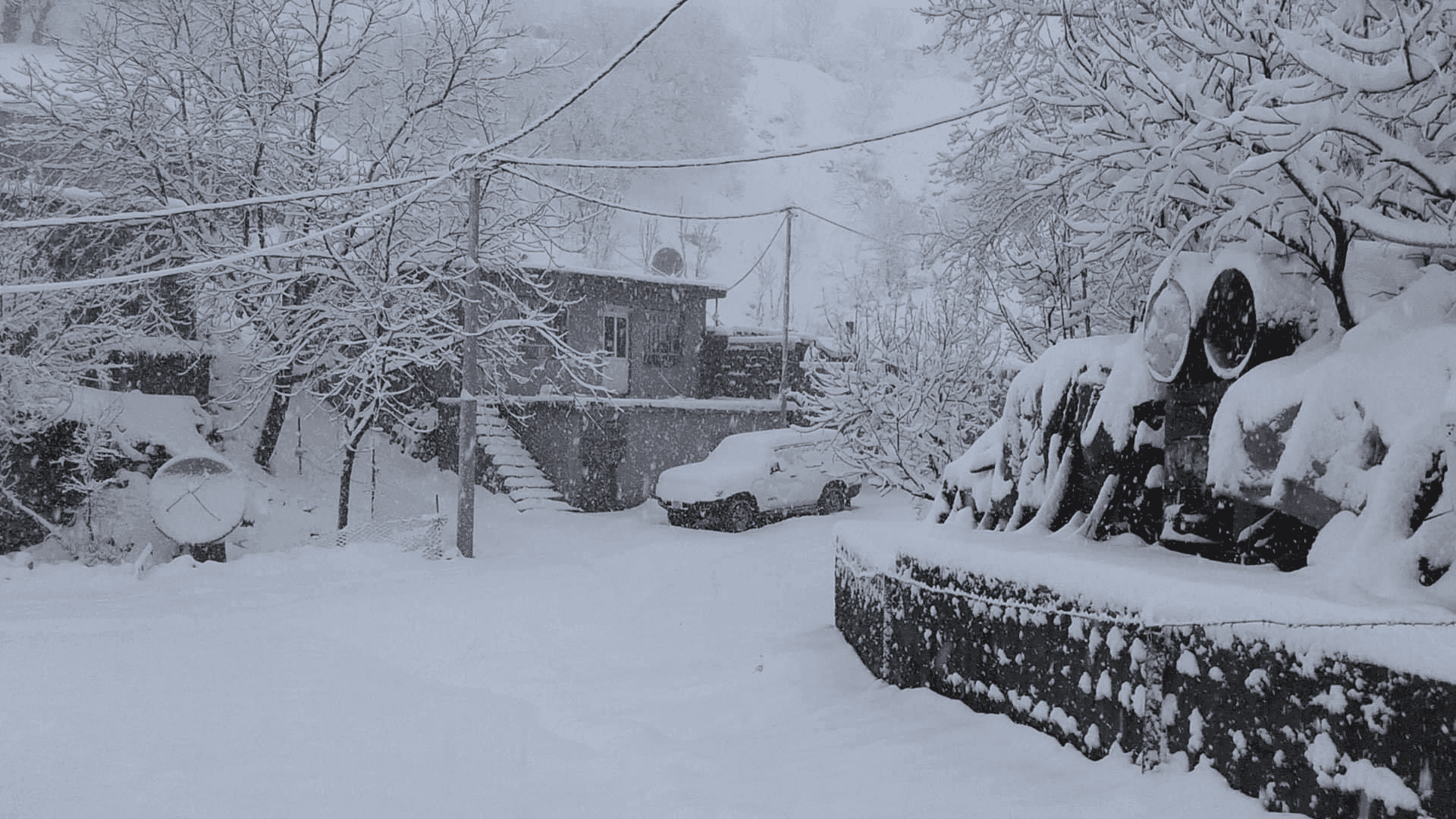 32 هاووڵاتی لە دێرێ لە نێو بەفردا گیریان خواردووە و داوای بەهاناوەچوون دەکەن