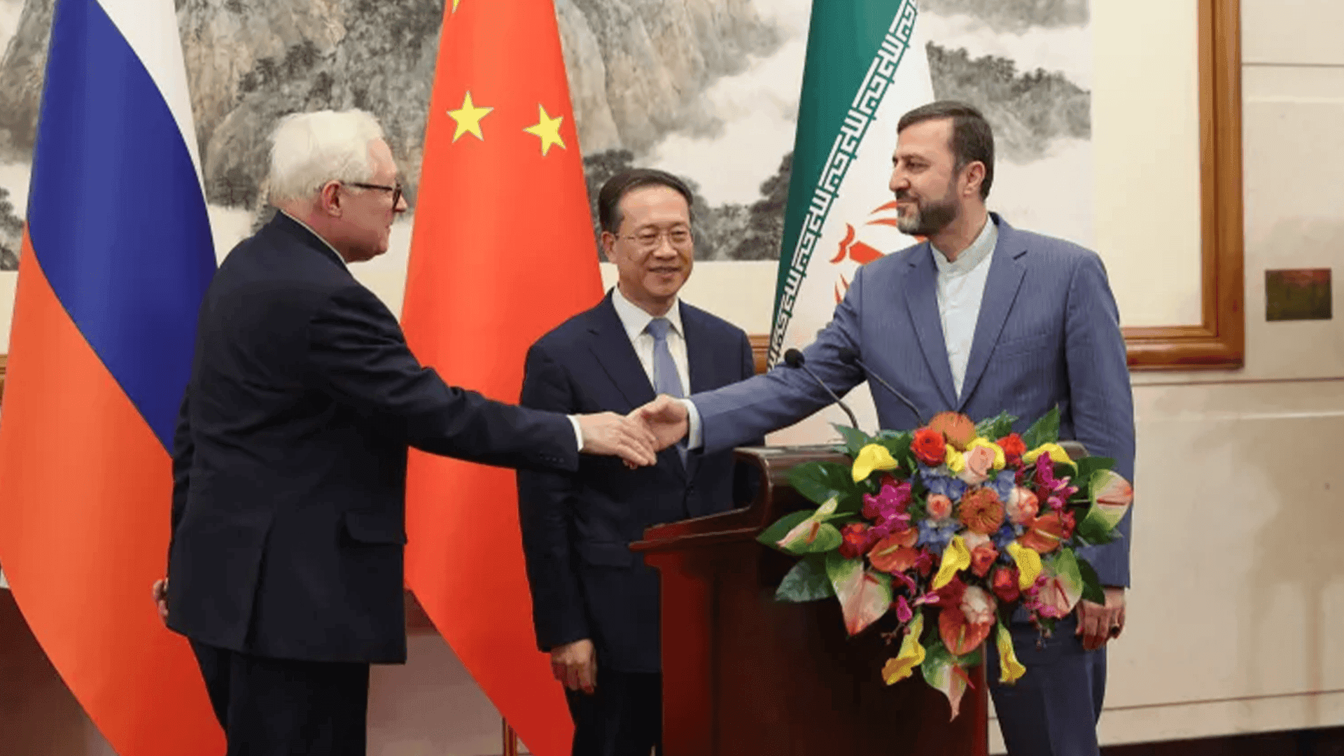 روسیا و چین و ئێران سەبارەت بە بەرنامە ئەتۆمیەكەی ئێران لەگەڵیدا کۆبوونەوە