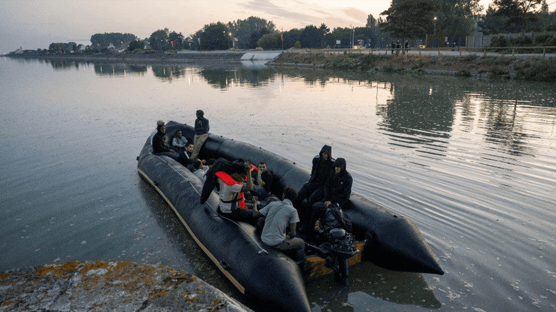 فەرەنسا.. کۆچبەرێک خۆی کوشت و تەرمی یەکێکی دیکە بە خنکاوی دۆزرایەوە