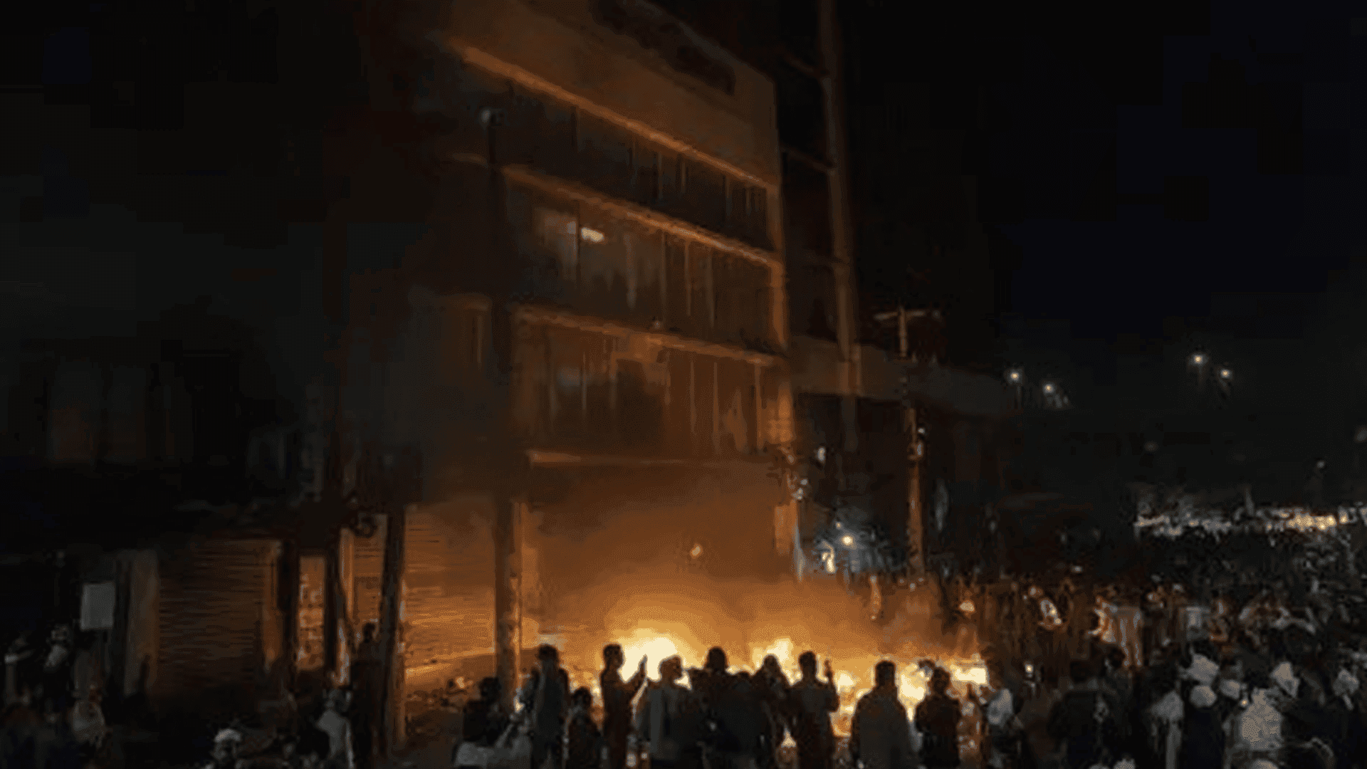 توندوتیژییەكانی بەنگلادیش پەرەدەسێنێت؛ تەقە لە سەركردەیەكی دیاری خوێندكاران كرا