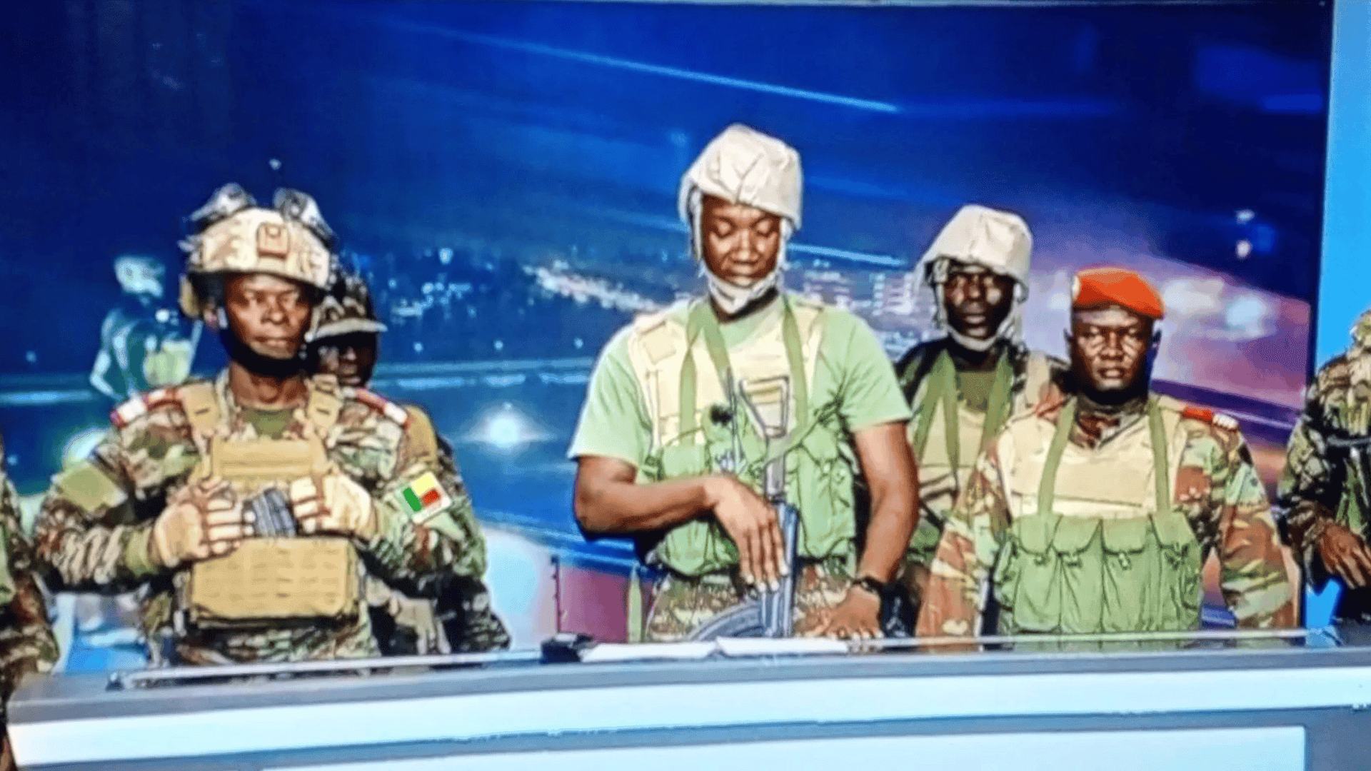 ئەفریقا هێمن نابێتەوە؛ دوای غینیا، سوپا لە بنین کودەتای کرد و سەرۆکی لابرد