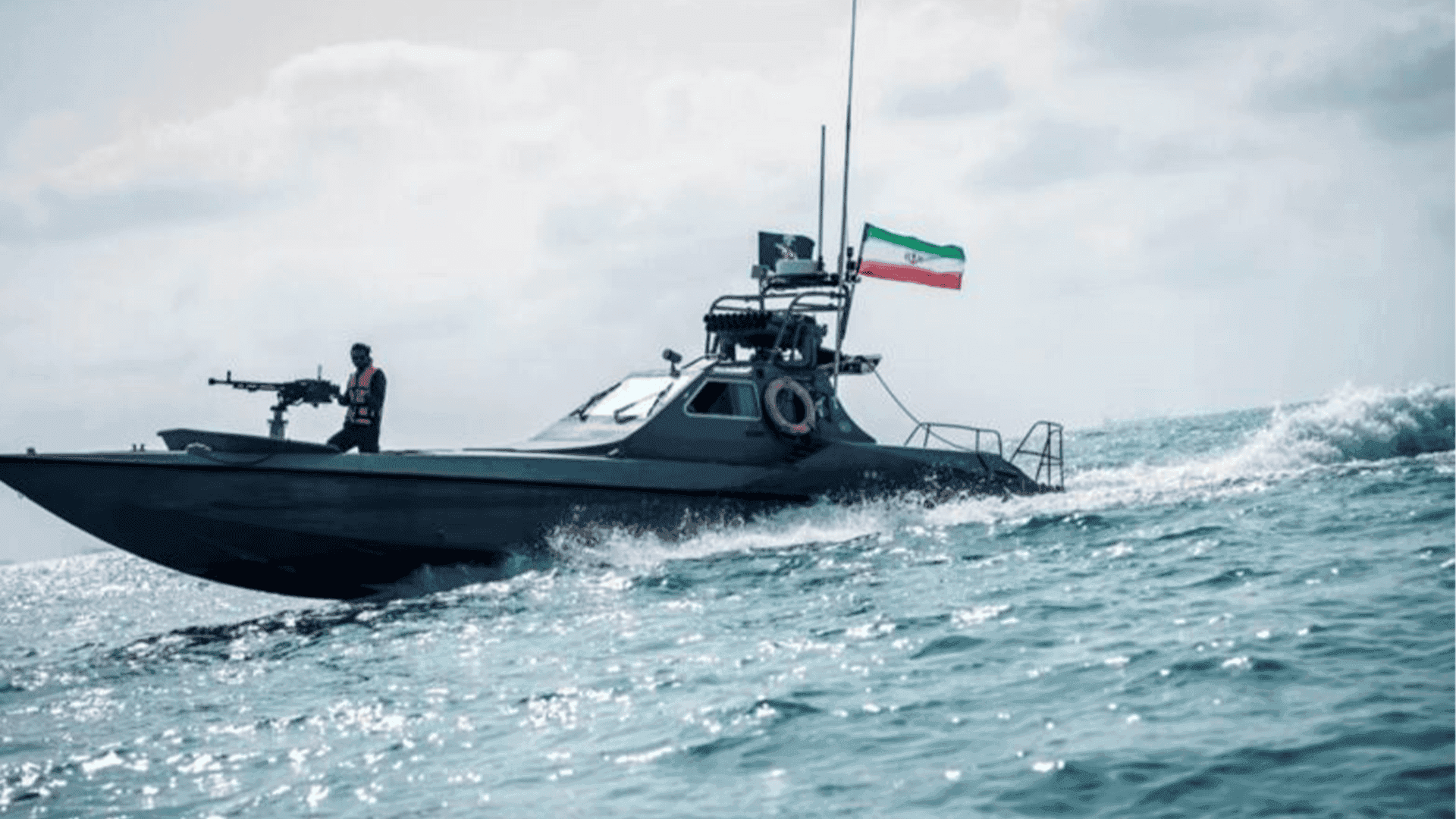 سوپای پاسداران: دەستمان بەسەر دوو کەشتی سوتەمەنی قاچاغدا گرت