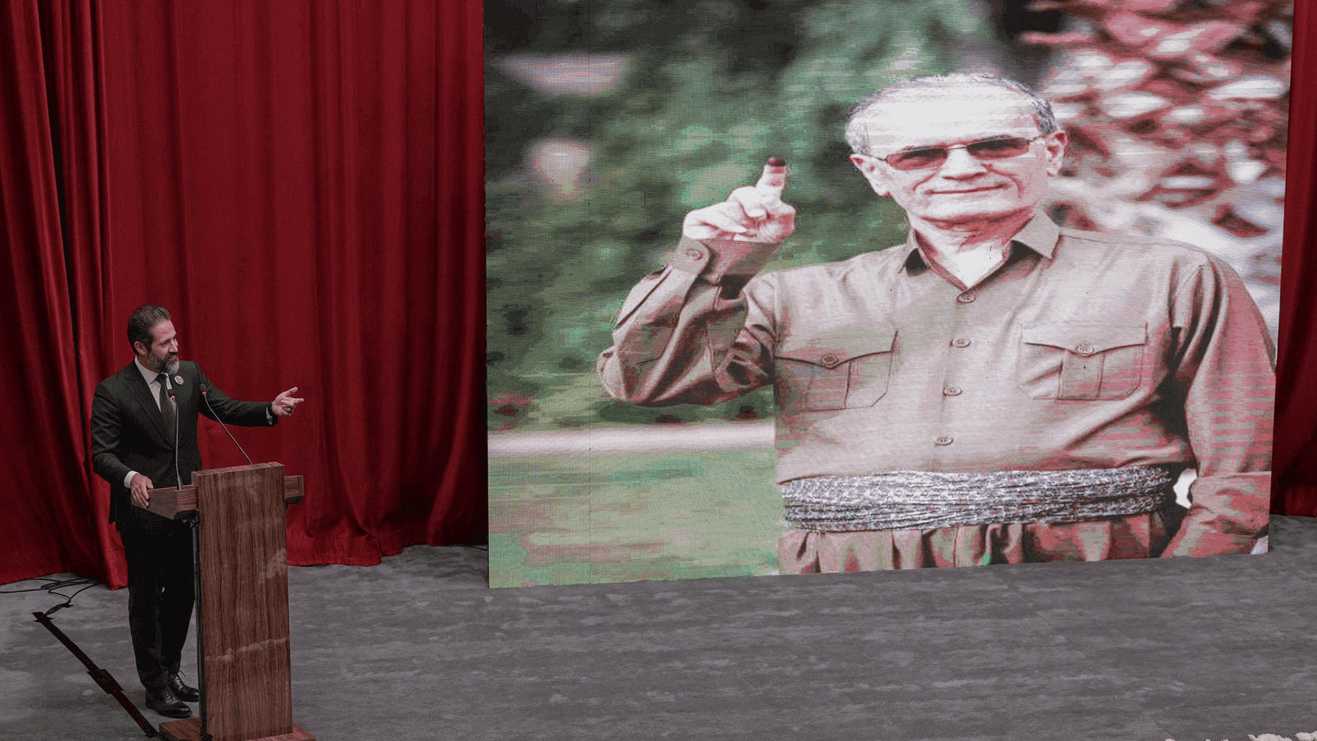 قوباد تاڵەبانی: رەوەندی کوردی لە ئەمریکا هەرگیز خزمەتەکانی د. نەجمەدین کەریم لەبیر ناکات