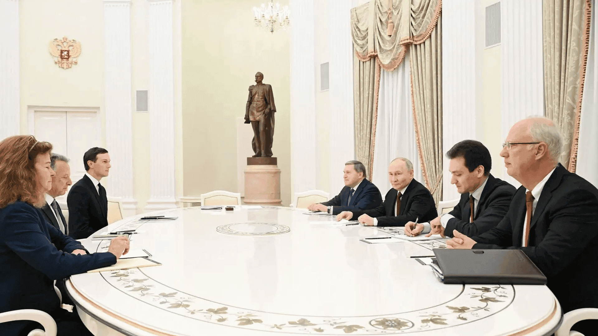 کۆبوونەوەی 5 سەعاتی پوتن و کوشنەر بە بێ رێککەوتن کۆتایی هات