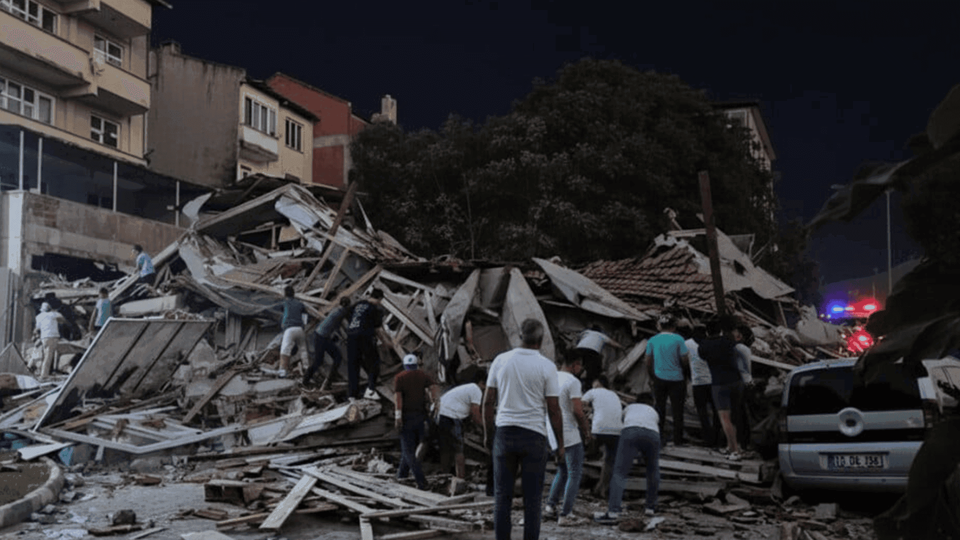 بومەلەرزەیەکی بەهێز باڵکئەسیری هەژاند؛ چوار باڵەخانە روخاون و دەیان برینداری لێکەوتەوە