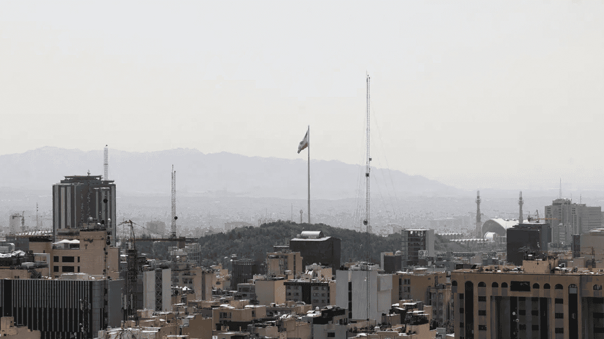 ئێران و ئیسرائیل هۆشداری بە هاووڵاتیانی یەکتر دەدەن