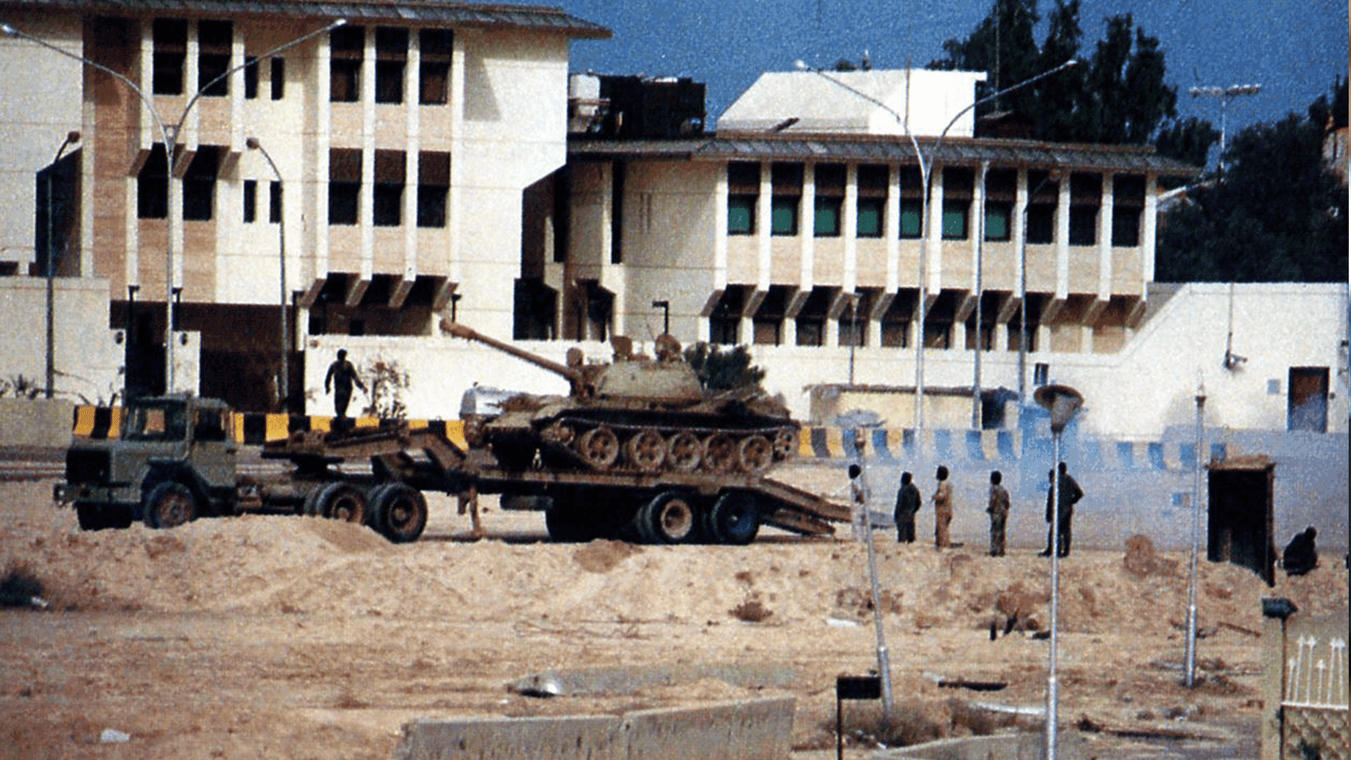 ذكرى غزو العراق للكويت: حكاية "عاصفة الصحراء" التي هبّت على الشرق الأوسط فغيّرته إلى الأبد