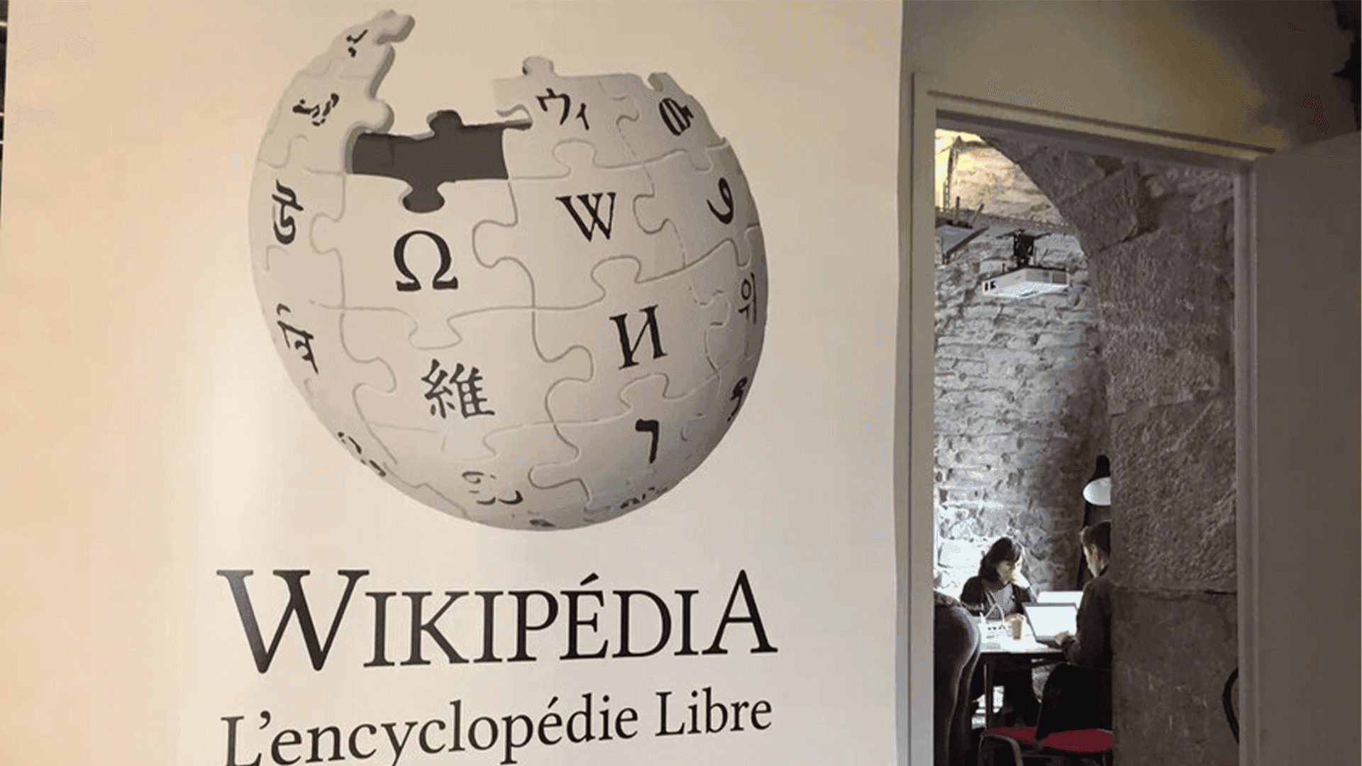 داواکاری گشتی ئەمریکا ویکیپیدیا بە دەستکاریکردنی زانیارییە مێژووییەکان تۆمەتبار دەکات