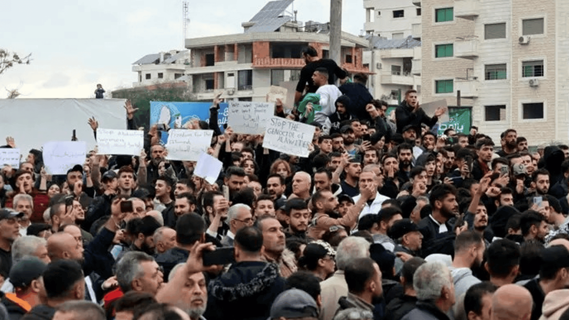 لە لازقیە و تەرتوس خۆپیشاندان دەستیپێکرد و گرژی دروست بوو