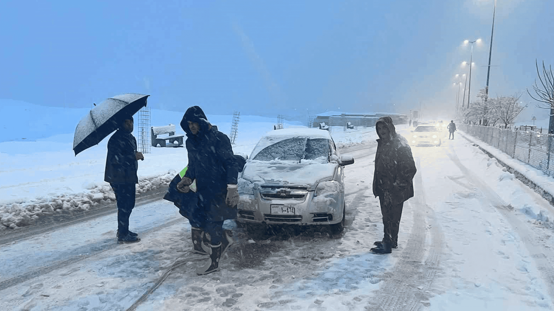 بەرگریی شارستانیی ئاکرێ: 25 ئۆتۆمبێل لەناو بەفر رزگار کران