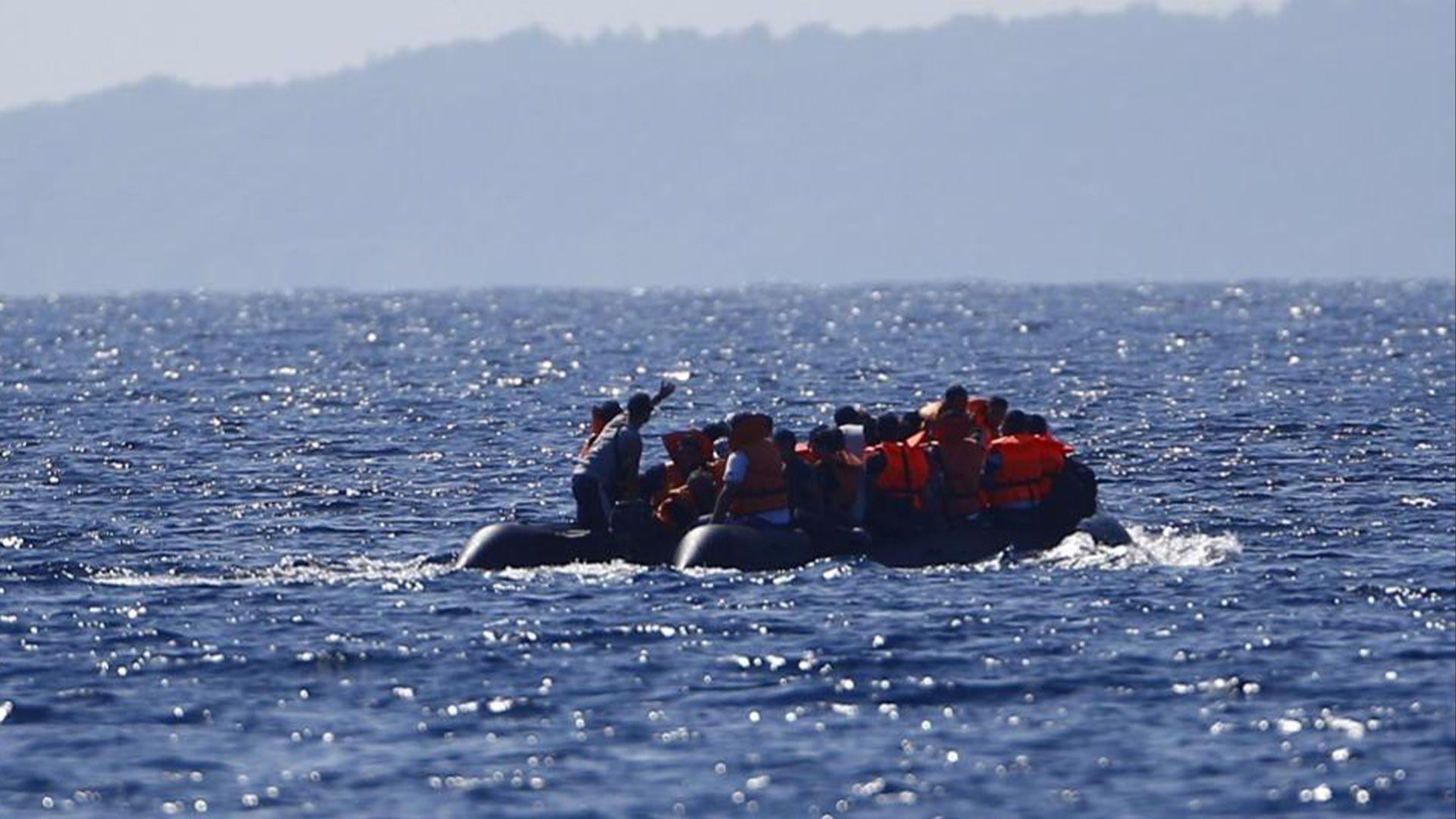 وردەکاریی خنکانی هەشت كۆچبەر لە دەریای ئیجە بەهۆی ژێرئاوكەوتنی بەلەمەکەیانەوە 