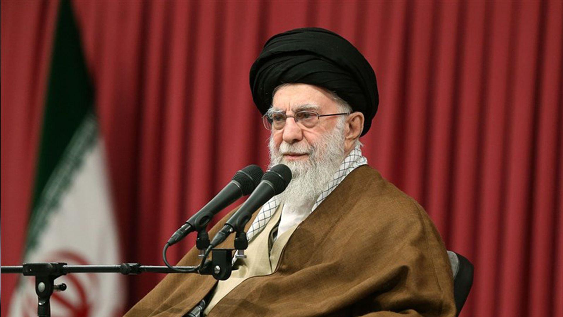 عەلی خامنەیی لەبارەی دۆخی سوریا پەیامێك ئاڕاستەی ئەمریكا و ئیسرائیل دەكات