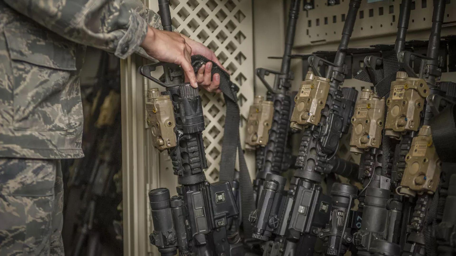 نزیكەی یەك ملیۆن چەكی ئەمریكی لە ئەفغانستان دیار نییە