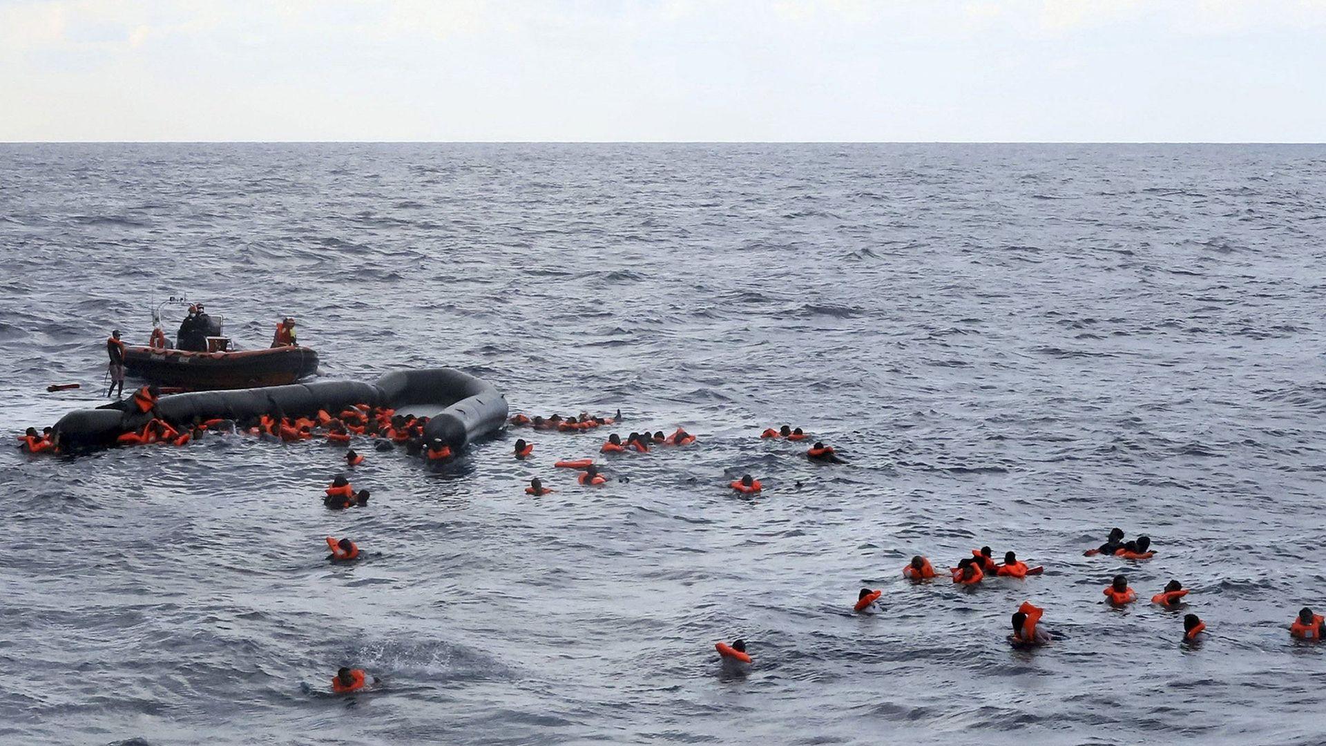بەهۆی ژێرئاوكەوتنی بەلەمێكی كۆچبەران لەنێوان توركیا و یۆنان سێ كۆچبەر خنکان 