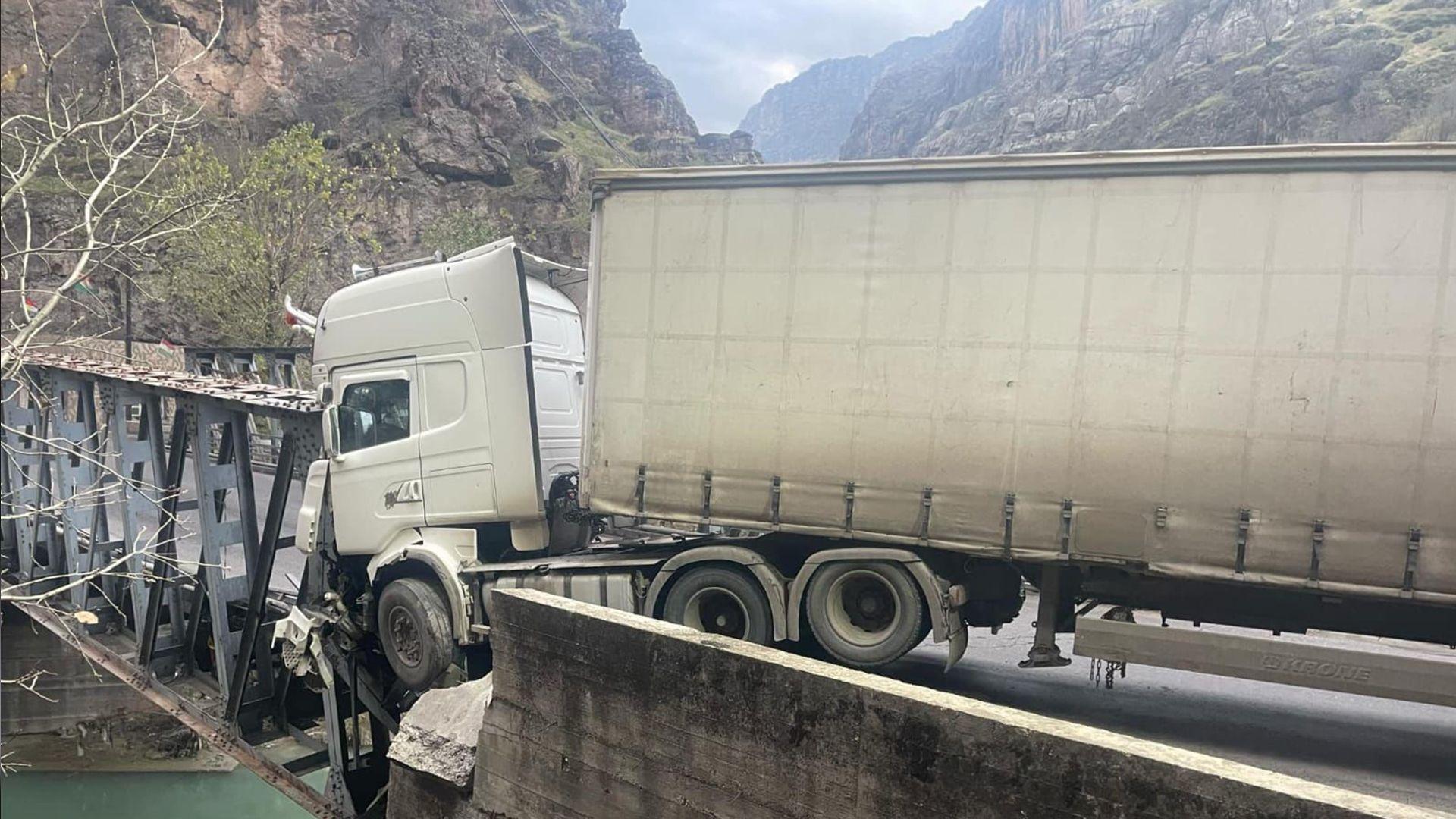 بەهۆی روداوێکی هاتوچۆ رێگای گشتی هاملتۆن لە گەلی علی بەگ تا کاتێکی نادیار داخرا